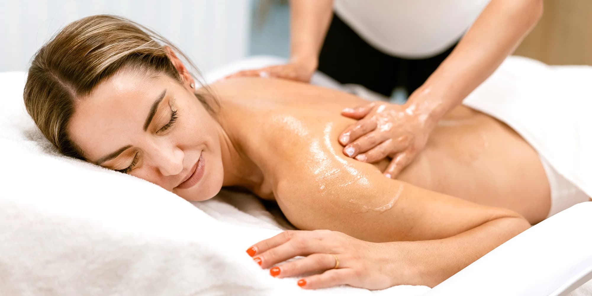 30–60min. masáž dle výběru: zadní části těla, anticelulitidní či lymfatická manuální i přístrojová